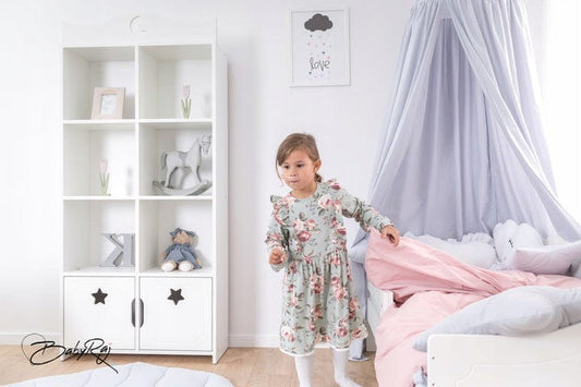 Knygų spinta su durelėmis vaiko kambariui puošta žvaigždėmis Baby & Toddler Furniture Sets